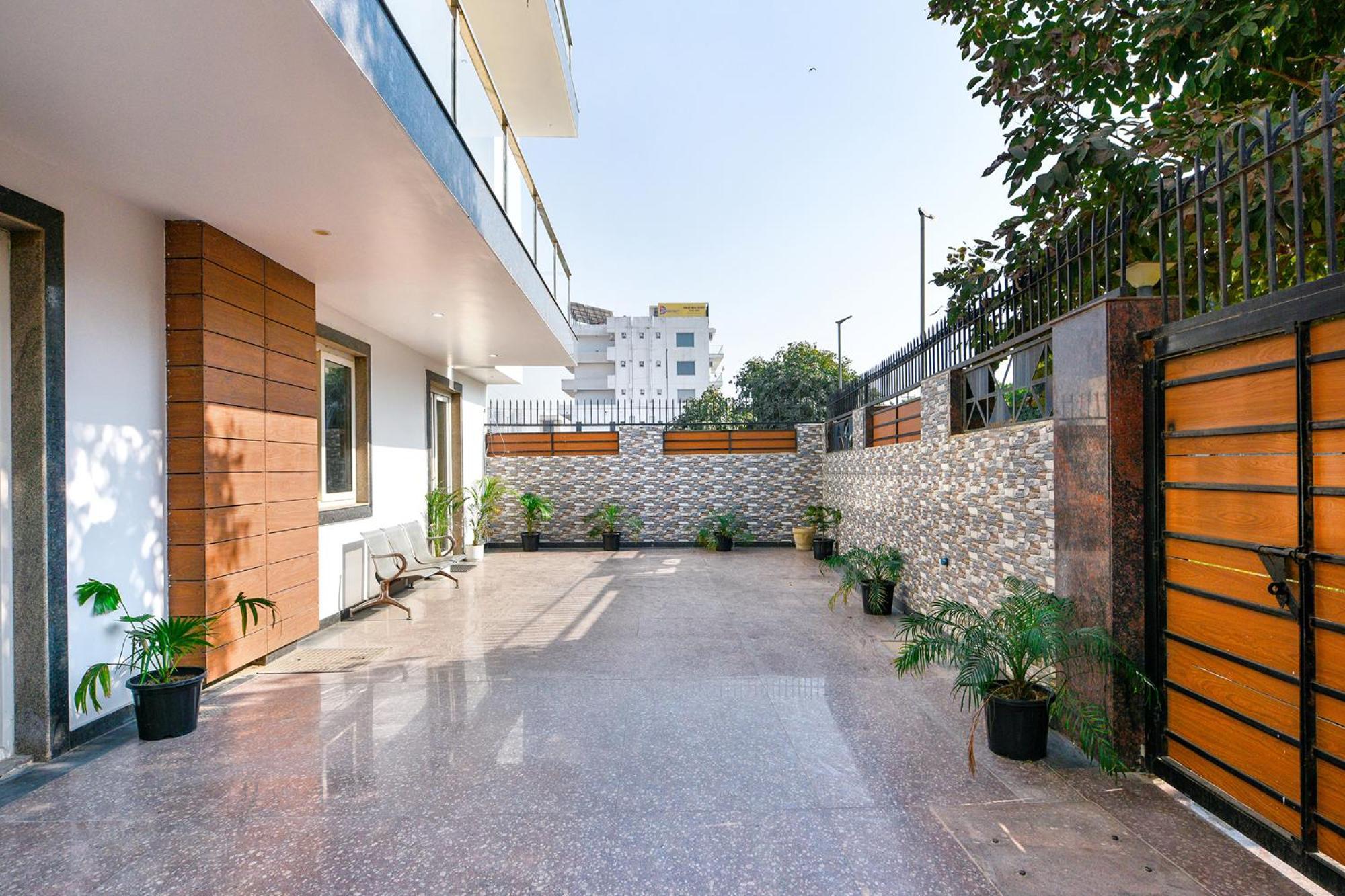 Fabhotel Ar Suites Gurgaon Exterior photo