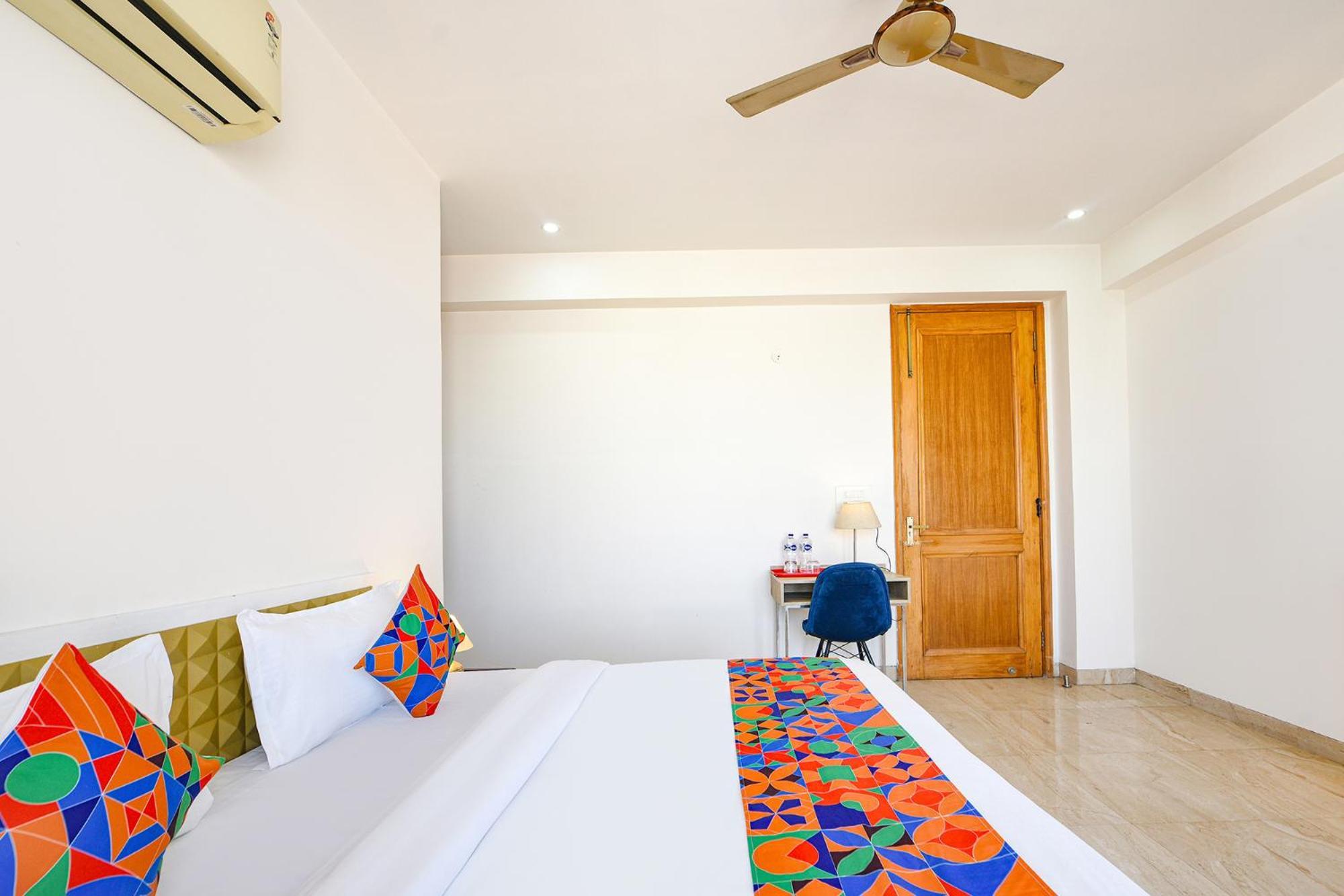 Fabhotel Ar Suites Gurgaon Exterior photo
